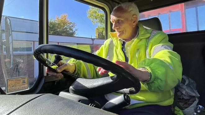 Ans Il Est Contraint De Travailler Encore Heures Par Jour Pour